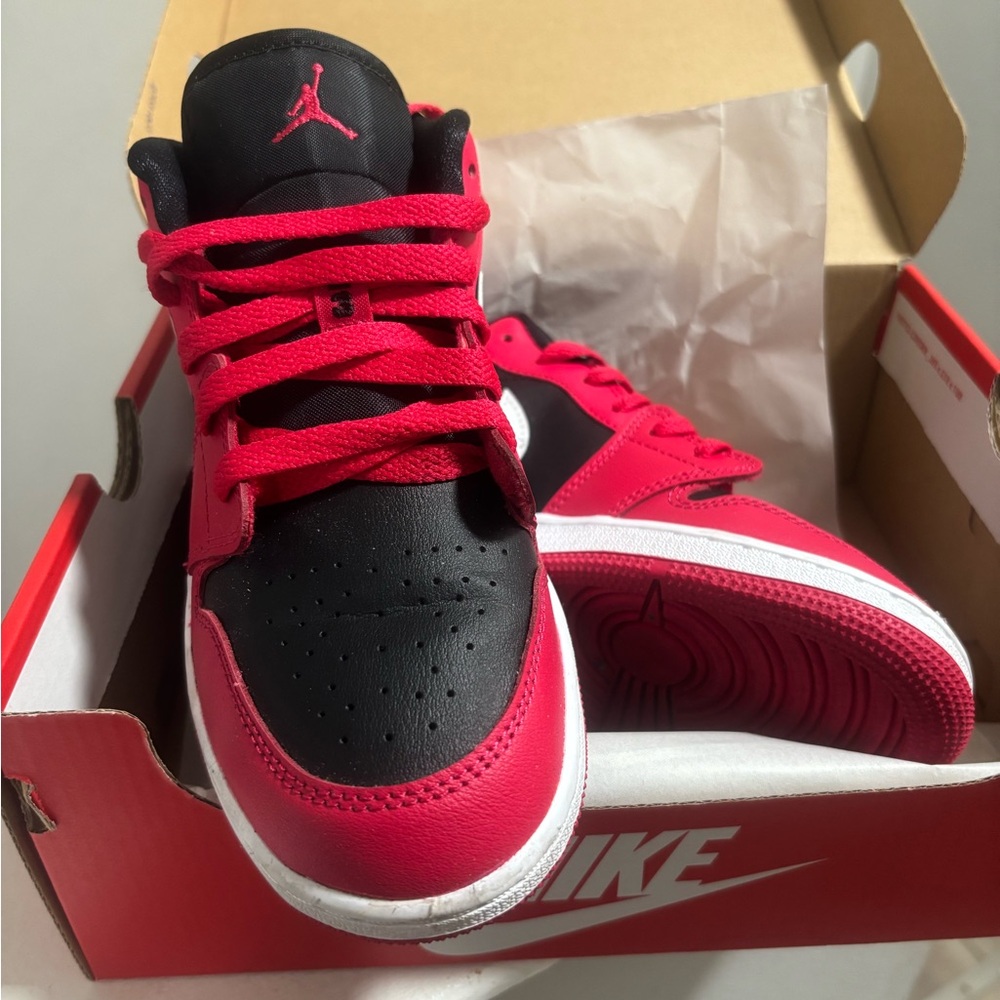 Nike Kids Black and Red Sneakers